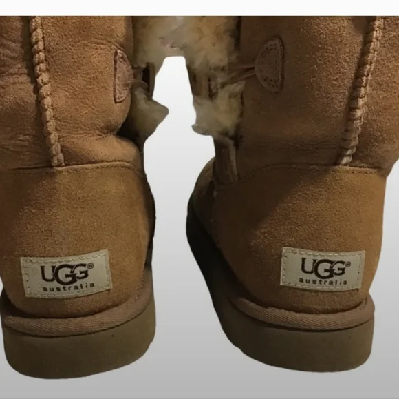 Ugg Bailey 3 Button Tall Boots Tripple Buttons Boot Sheepskin Shearling 8 Uggs - Picture 2 of 9